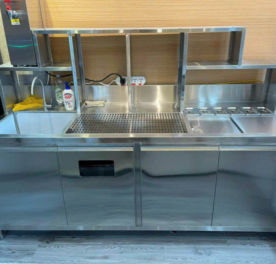 Quầy Pha Chế Inox 304 Có Bồn Rửa, Khay Topping & Kệ Trên