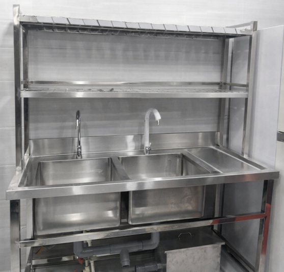 Bồn rửa chén inox công nghiệp 3 ngăn có giá úp