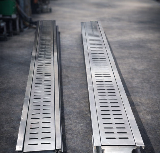 Máng thu sàn inox 304 cho bếp công nghiệp