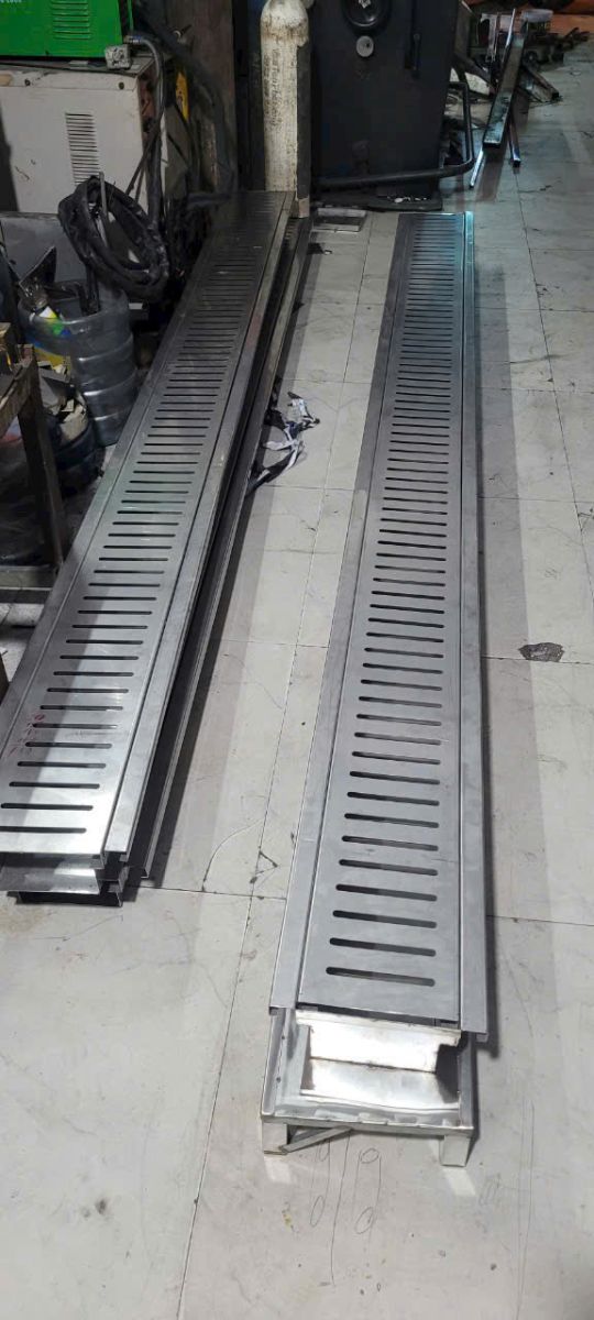  chi-tiet-vi-thoat-san-inox-304-hai-phat