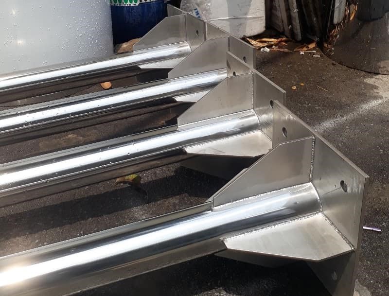 Đế được gia công chắc chắn, vệ sinh. Đánh bóng thẩm mỹ