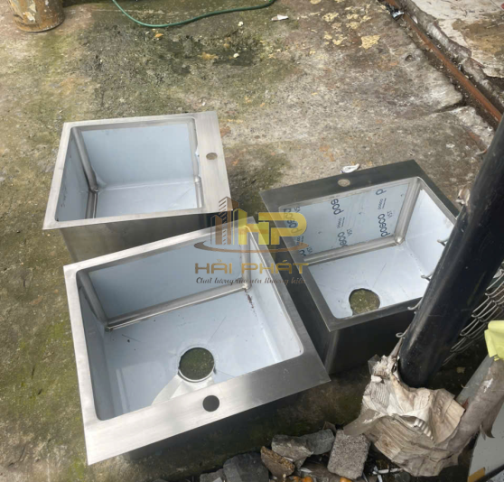 Bồn rửa chén inox công nghiệp 3 ngăn có giá úp