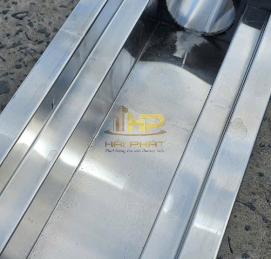 Máng thoát sàn inox 304 có phễu xả